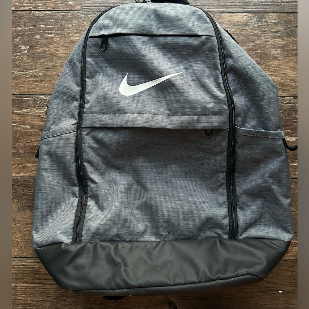 NIKE BACKPACK- IN GREAT CONDITION